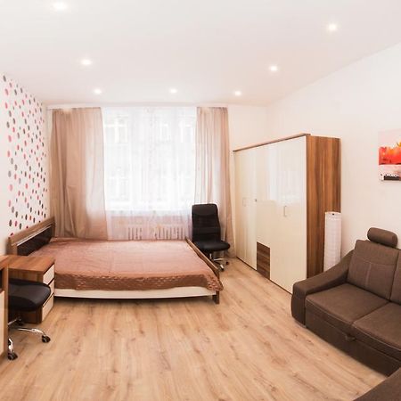 Apartment Ve Smeckach With A Big Terrace ปราก ภายนอก รูปภาพ