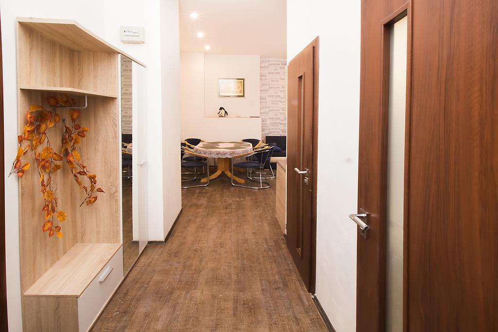 Apartment Ve Smeckach With A Big Terrace ปราก ภายนอก รูปภาพ